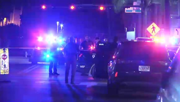 Agentes de la Policía de Miami llegan a la escena de un tiroteo al interior de una discoteca en Miami Beach, Florida, Estados Unidos, el 7 de mayo de 2023. (Captura de NBC)