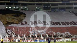 Hinchas de Universitario dedicaron bandera gigantesca a Lolo Fernández