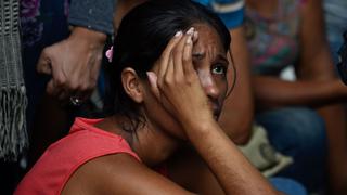 "Está quemado, pero vivo": Dolor tras motín con 68 muertos en Venezuela