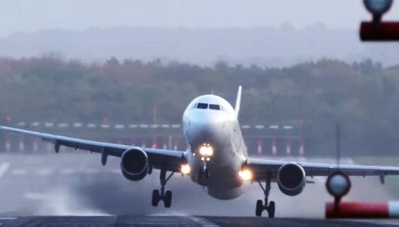 Un video de YouTube muestra cómo aeronaves luchan contra los fuertes vientos de la tormenta Herwart. (Foto: Captura)