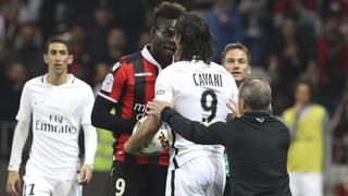 Balotelli y Cavani tuvieron fuerte discusión durante un partido