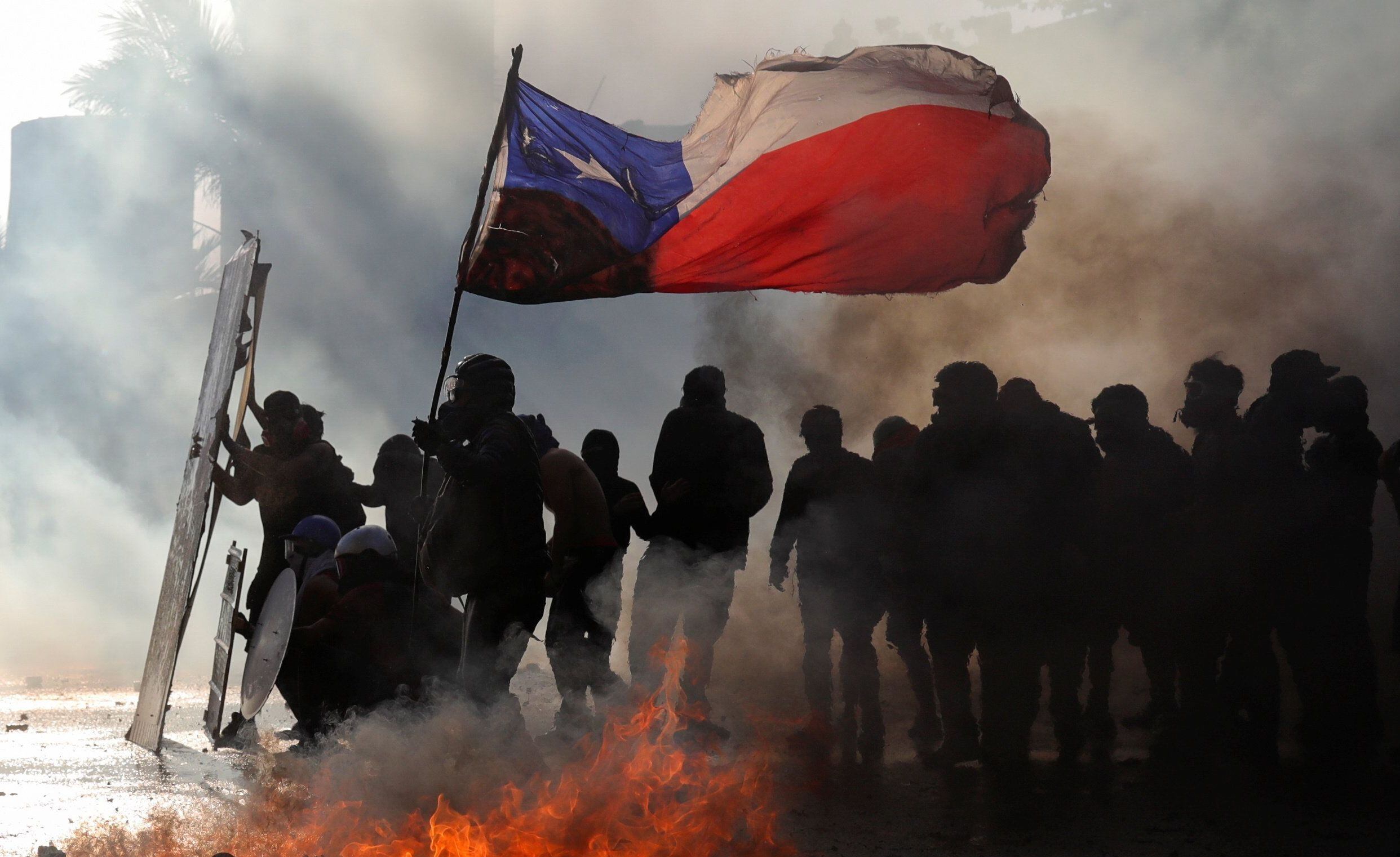 Un grupo de manifestantes chilenos protesta contra el régimen de Sebastián Piñera. (REUTERS/Pablo Sanhueza).