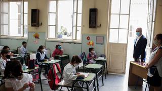 Buenos Aires mantendrá las escuelas abiertas pese a fallo que ordena cerrarlas por coronavirus