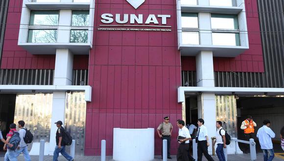 Denuncian que Sunat pretendería pagar cerca de 9 millones de soles por servicio de taxi para sus trabajadores.