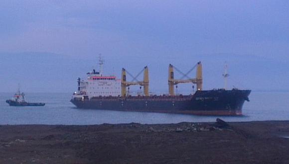 Buque carguero varó en la bahía de Paracas