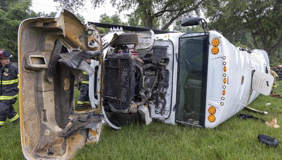 Una foto proporcionada por el Cuerpo de Bomberos del Condado de Marion muestra a los socorristas del Condado de Marion, Florida, en la escena de un accidente que involucró a dos vehículos en el que murieron 8 personas y otras 38 fueron llevado a hospitales del área en Ocala, Florida, EE. UU., el 14 de mayo de 2024. EFE/EPA/RESCATE DE BOMBEROS DEL CONDADO DE MARION