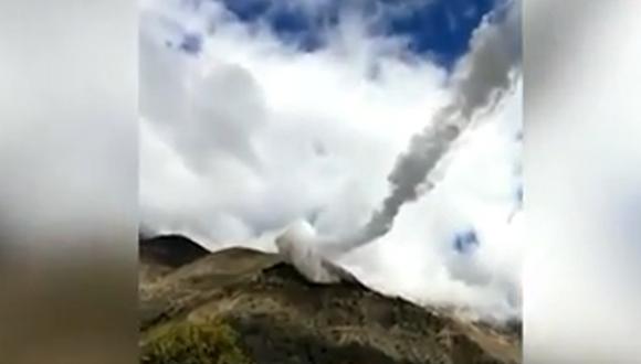 Escolares captaron fuerte explosión en un cerro de Huanta, en Ayacucho | Captura de video / América Noticias