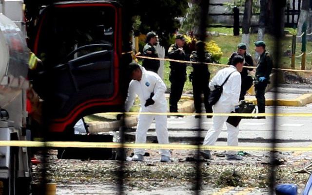 Escuela de Policía General Santander | Colombia | Las primeras imágenes del atentado con coche bomba en Bogotá. (Foto: EFE).