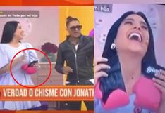 Jonathan Maicelo le regaló unos guantes de box a la bebé de Maricarmen Marín 