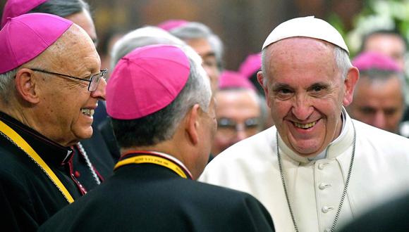 Papa Francisco califica de "calumnia" acusaciones a obispo Juan Barros de encubrir pedofilia en Chile. (AFP).