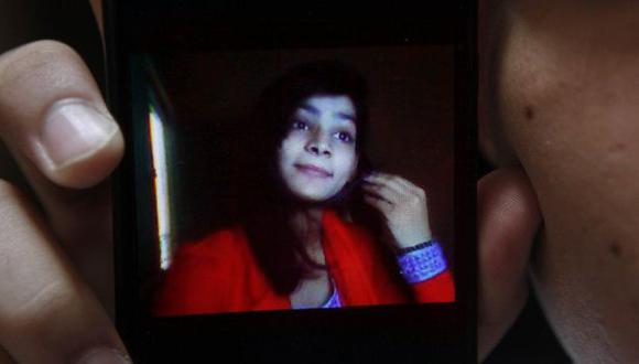 Pakistán: Sentencian a muerte a madre que quemó viva a su hija