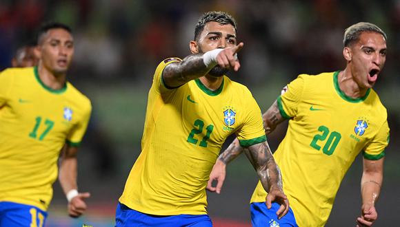 Brasil pasó un susto, pero pudo vencer 3-1 a Venezuela en Caracas y se mantiene invicto y único líder en las Eliminatorias 2022. (Foto: AFP)