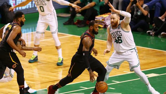 Los Cavaliers y los Celtics se miden hoy (7:30 p.m. EN VIVO ONLINE por ESPN) por el Juego 5 de las Finales de la Conferencia Este de la NBA. El equipo de LeBron James viene de ganar dos partidos seguidos. (Foto: AFP)