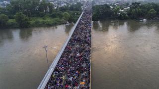 Rodolfo Robles, el puente hecho "campo de refugiados" entre México y Guatemala [FOTOS]