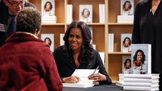 Michelle Obama lidera la lista de libros más vendidos en Estados Unidos