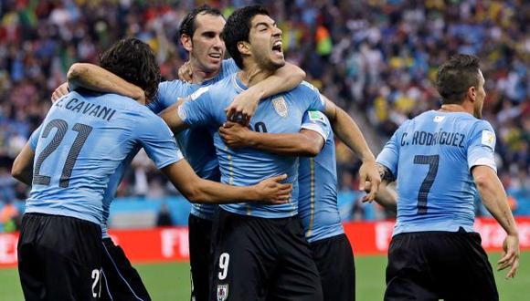 Uruguay venció 2-1 a Inglaterra con doblete de Luis Suárez