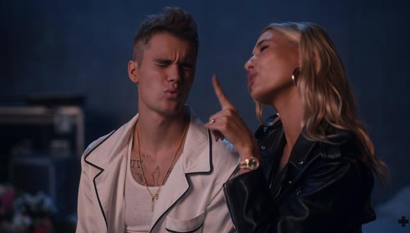 Justin Bieber y Hailey Baldwin se muestran románticos en el video de "10,000 Hours", estrenado poco después de su boda. (Foto: YouTube)