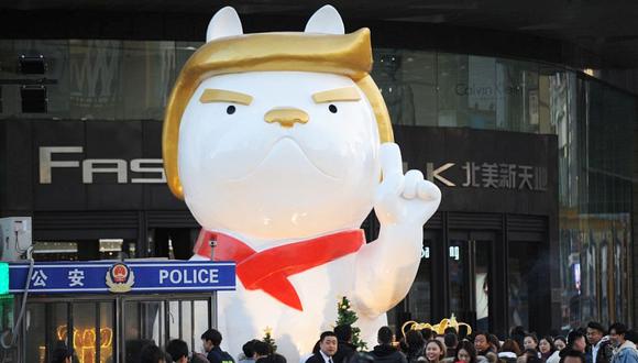 Donald Trump vuelve a inspirar estatuas chinas para el Año Nuevo, ahora como perro. (Foto: Twitter)