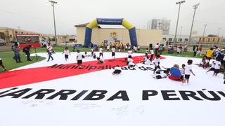 Presentan la camiseta de Perú más grande de la historia