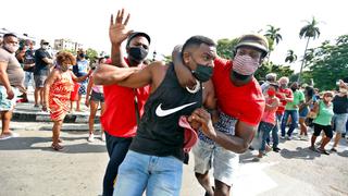 Protestas en Cuba: Amnistía Internacional reporta represión policiaca, detenciones y militares en las calles