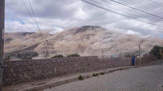Las nubes de polvo que cubrieron Quito tras sismo de 5 grados