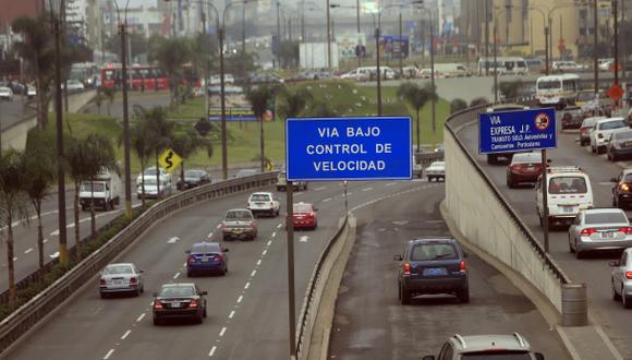 Unos 6 mil vehículos, entre buses, cústeres y combis, serán sustituidos por buses azules (Foto: Rolly Reyna / El Comercio)