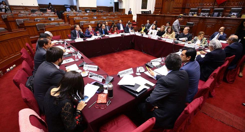 La Comisión de Constitución votó la reforma sobre financiamiento de partidos políticos y suspendieron el debate de bicameralidad. (Foto: Twitter)