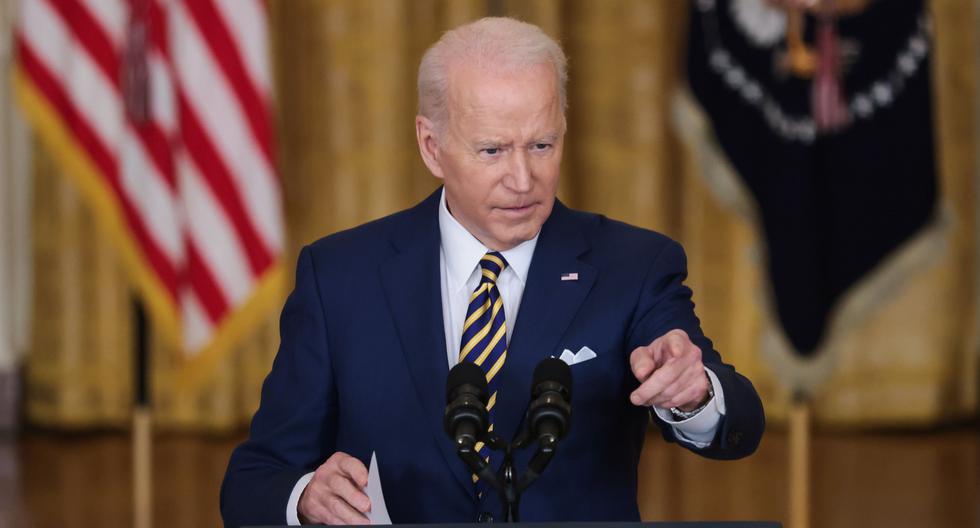 El presidente de Estados Unidos, Joe Biden, habla durante una rueda de prensa en la Sala Este de la Casa Blanca, en Washington, con motivo de su primer año en el poder. (Foto: EFE)