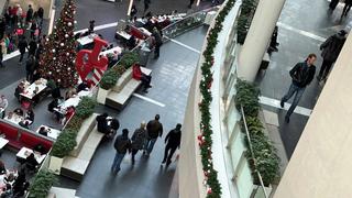 Récord de ventas en línea impulsa temporada de compras navideñas en EE.UU.