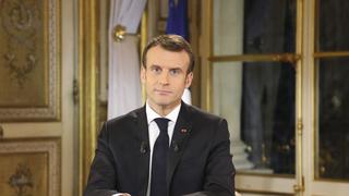 Francia: Macron subirá el sueldo mínimo y bajará impuestos para calmar las protestas