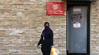 Mujeres de Arabia Saudita ya no tendrán que usar puertas separadas para entrar en restaurantes