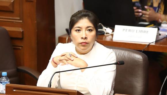 Al defenderse ante el pleno, Betssy Chávez dijo que se allanaba al pedido para que sea procesada. (Foto: Jorge Cerdán | GEC)