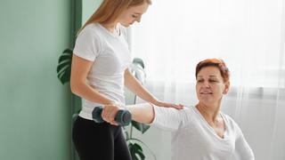 No más dolor: ¿Cómo la terapia de rehabilitación puede mejorar la función física en pacientes con fibromialgia?