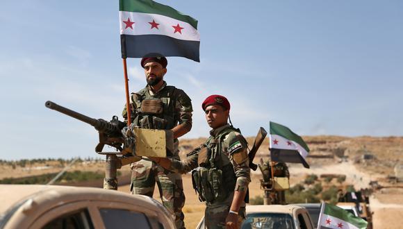 Rebeldes sirios que apoyan a Turquía son movilizados al norte de Siria para la ofensiva contra los kurdos. (AFP / Nazeer Al-khatib).