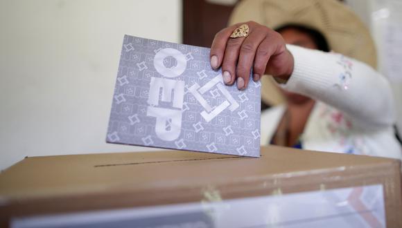 El recuento provisorio de la elección en Bolivia en las últimas horas del domingo, con el 83,76% de los votos escrutados, arrojó un 45,28% para Evo Morales frente a un 38,16% para Carlos Mesa. (Reuters)