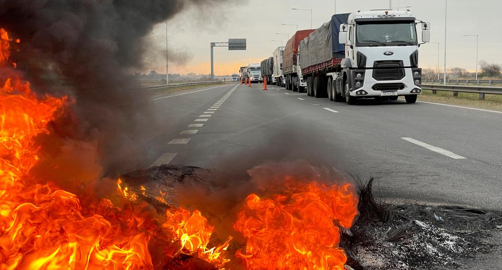 Argentine truckers cut routes due to diesel shortage and against price hike