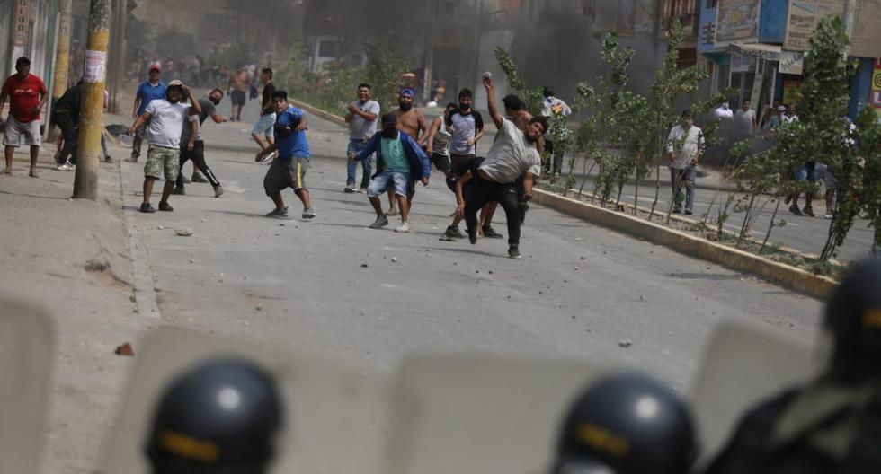 Ayer se registraron disturbios en diversos puntos de Lima durante el paro de transportistas convocado por gremios de colectiveros. (GEC)