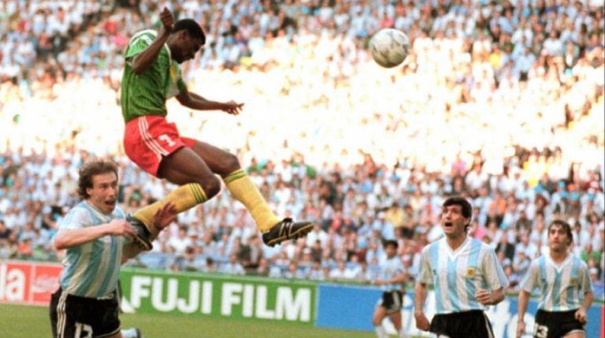 Argentina vs. Camerún - Copa del Mundo 1990: el conjunto albiceleste venía de coronarse campeón en 1986, pero se vio sorprendida por los africanos, quienes se impusieron 1-0. (Foto: AFP)