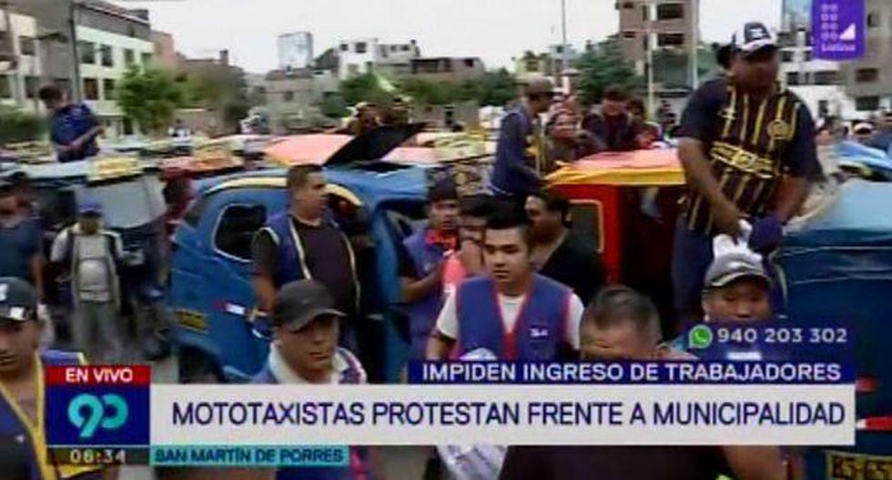 Mototaxistas protestan en los exteriores de la municipalidad. (Captura:Latina)