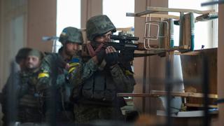 Más de 1.000 soldados rusos combaten en Ucrania, afirma OTAN