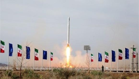 El satélite Noor fue lanzado con éxito desde la zona central de Irán, anunció la Guardia Revolucionaria (Reuters).