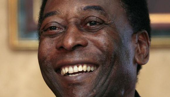 Pelé sale de cuidados semiintensivos, pero sigue internado