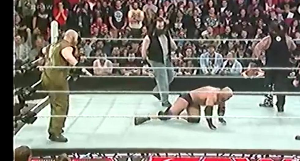 Ryback fue duramente castigado por la Familia Wyatt en Monday Nigth Raw (Foto: Captura)
