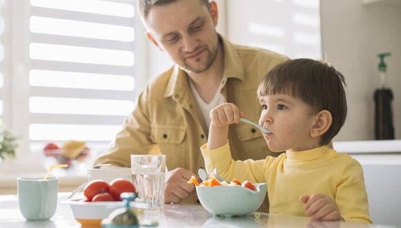 La alimentación de un niño debe ser supervisada desde una edad temprana