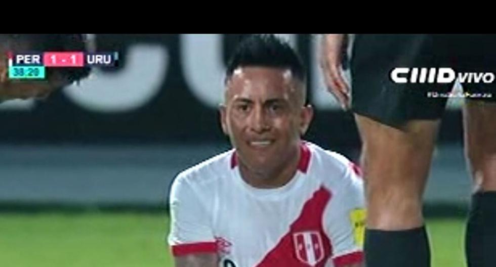 Christian Cueva intentó seguir en el Perú vs Uruguay, pero no pudo. (Foto: captura)