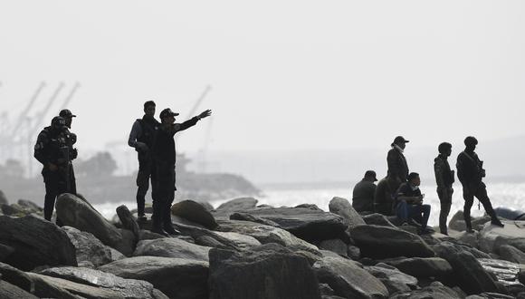 Fuerzas armadas de Venezuela patrullan la costa de La Guaira, en la que las autoridades de ese país señalan que hubo un ataque de mercenarios el 3 de mayo de 2020. Foto: AP Photo/Matias Delacroix