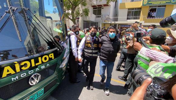 El gobernador regional de Arequipa, Elmer Cáceres, fue detenido el último sábado por presuntamente haber incurrido en actos de corrupción en el Gobierno Regional de Arequipa | Foto: El Comercio