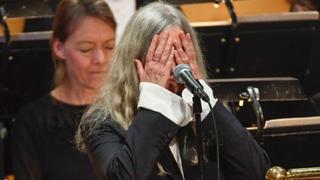 Nobel 2016: Patti Smith erró al cantar tema de Dylan [VIDEO]