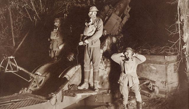 El primer ataque químico data del 22 de abril de 1915, cuando los alemanes liberaron 168 toneladas de cloro en el aire&nbsp;para asfixiar a 5.000 soldados franceses en Bélgica. (Foto: State Library of New South Wales en Flickr)