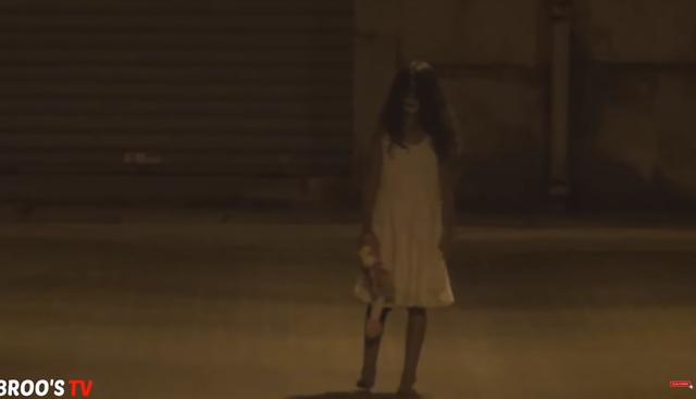 Se llevaron el susto de su vida al ver a 'Momo', el popular personaje de WhatsApp. (Foto: YouTube|BROO'S TV)